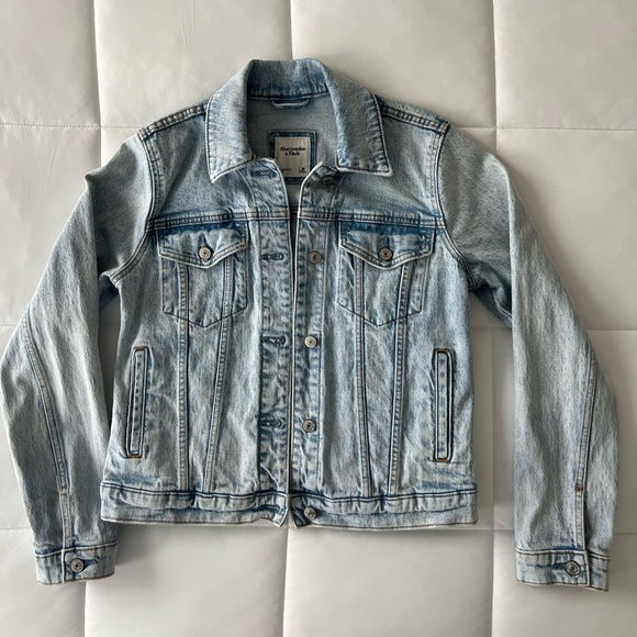 Abercrombie Light Wash Jean Jacket - Picture 2 of 10